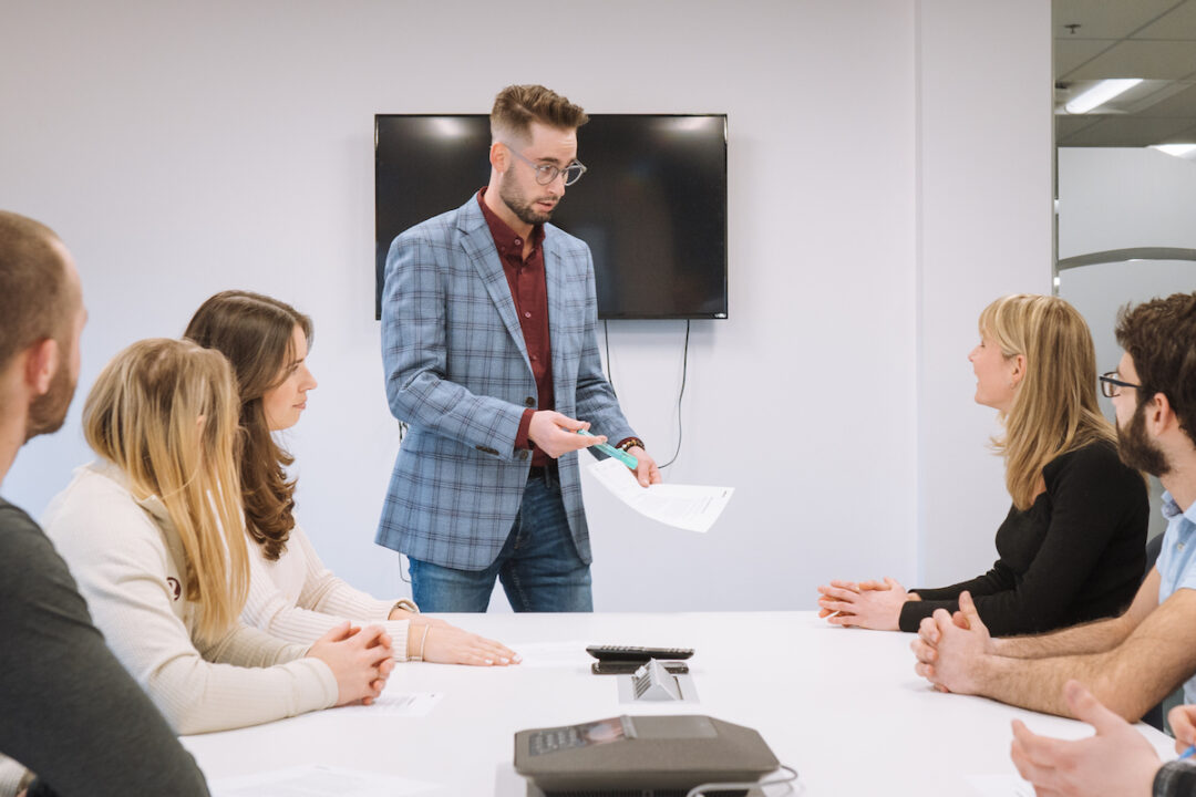 Insurance broker vs agent: Who is better? | KBD Insurance