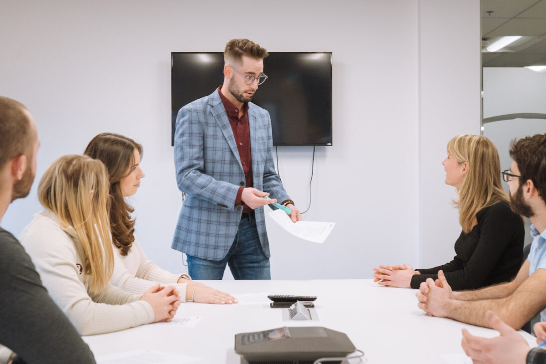 Insurance broker vs agent: Who is better? | KBD Insurance